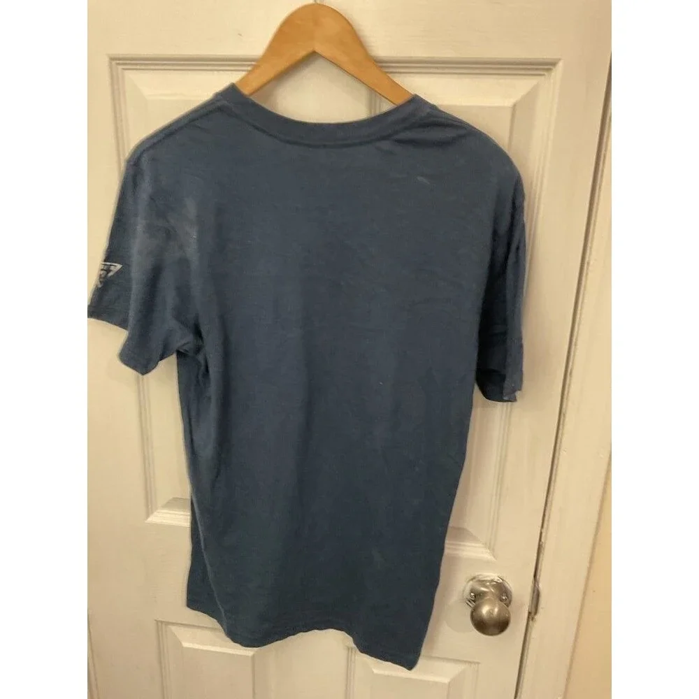 Guess Men's Graphic V-Neck T-Shirt - Picture 2 of 4